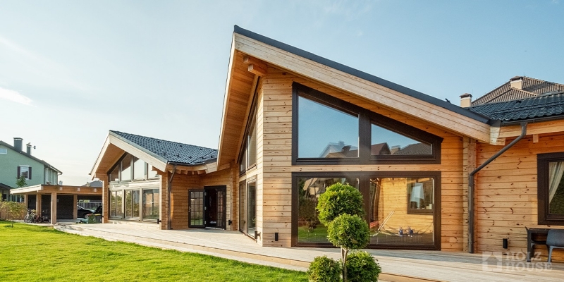 Одноэтажный коттедж с террасой и балконом по проекту по проекту Женева - фото 2 на сайте Holz House