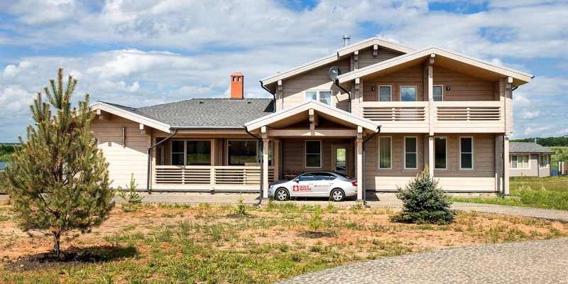 Двухэтажный дом с террасой и балконом по проекту Эра - фото 1 на сайте Holz House