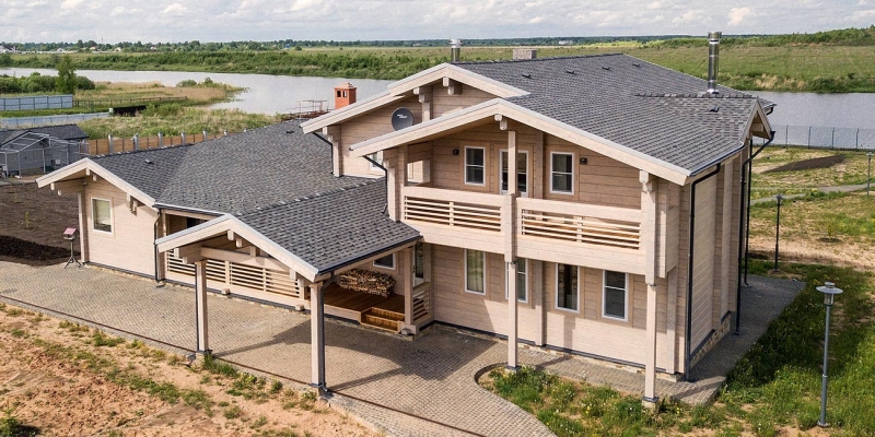 Двухэтажный дом с террасой и балконом по проекту Эра - фото 2 на сайте Holz House